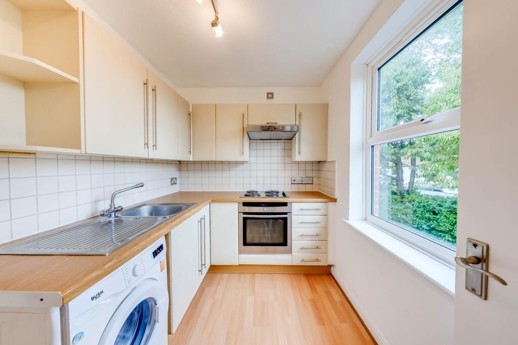 Apartment in London - View 5