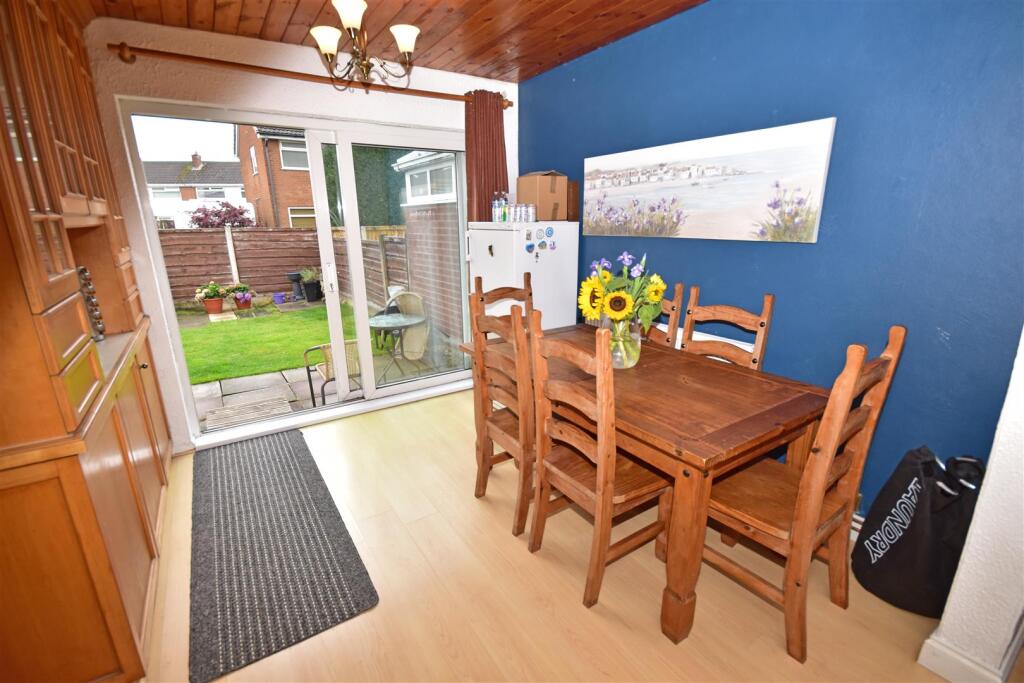 House in Tameside, Greater Manchester - More