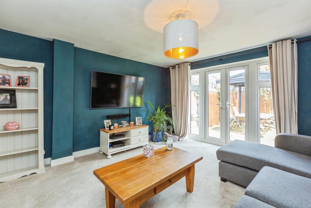 Morgan Drive, Aylesbury photo 3