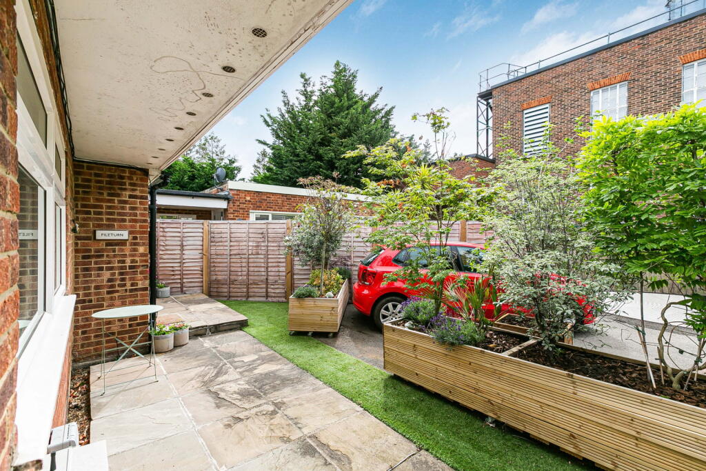 House in Mole Valley, Surrey - View 3