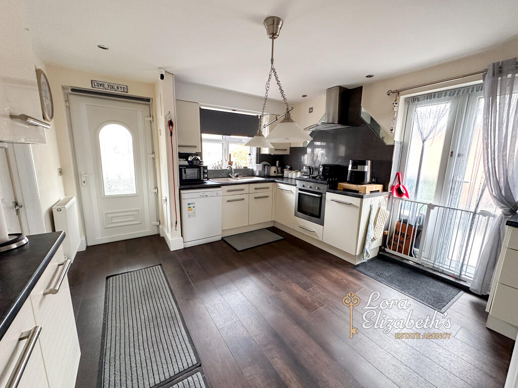 Lunness Court, Mansfield, Nottinghamshire, NG18 photo 3