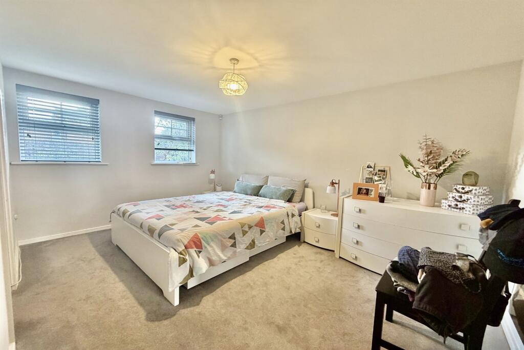 Apartment in Trafford, Greater Manchester - View 5