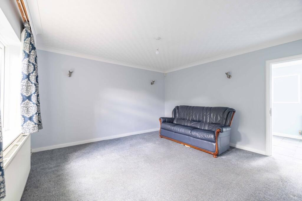 House in Slough - View 3