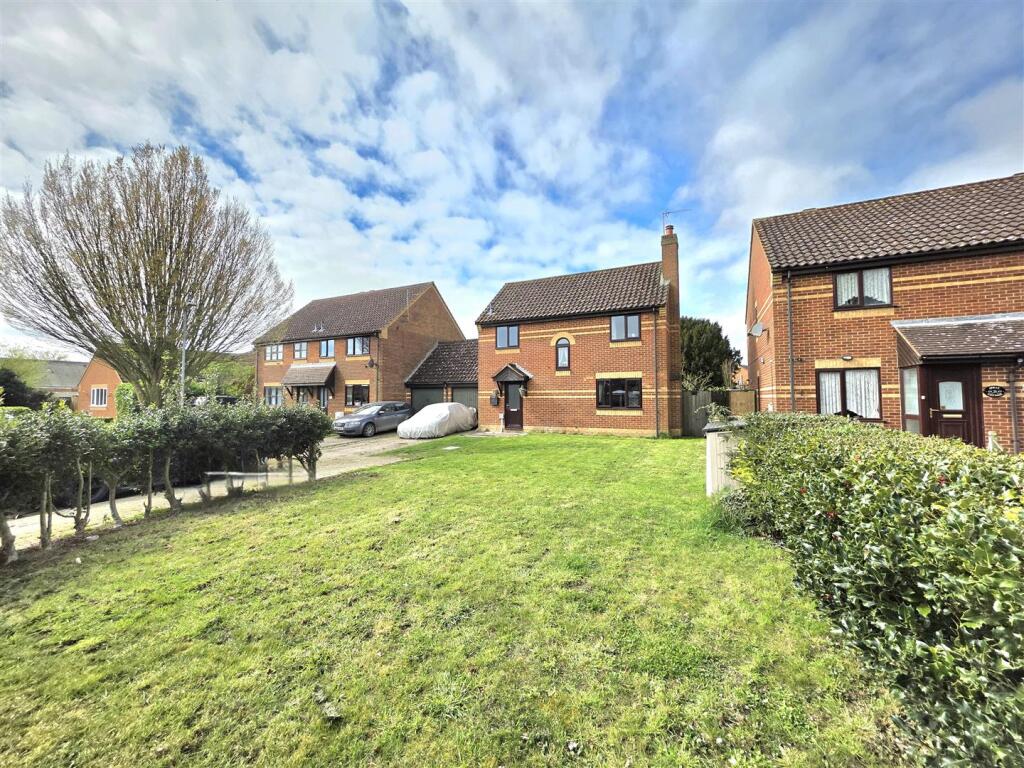 3-bed detached on Wesley Road, Whaplode, £230,000