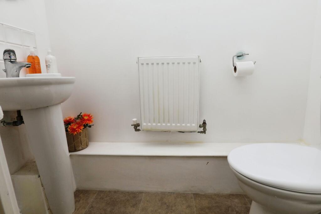 House in Knowsley, Kirkby - More