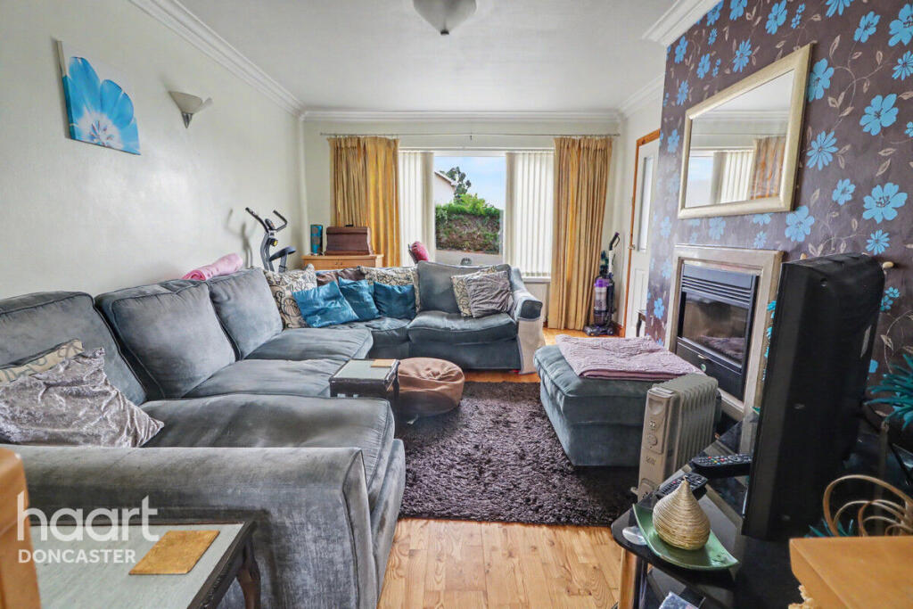 Walsham Drive, Cusworth, Doncaster photo 5
