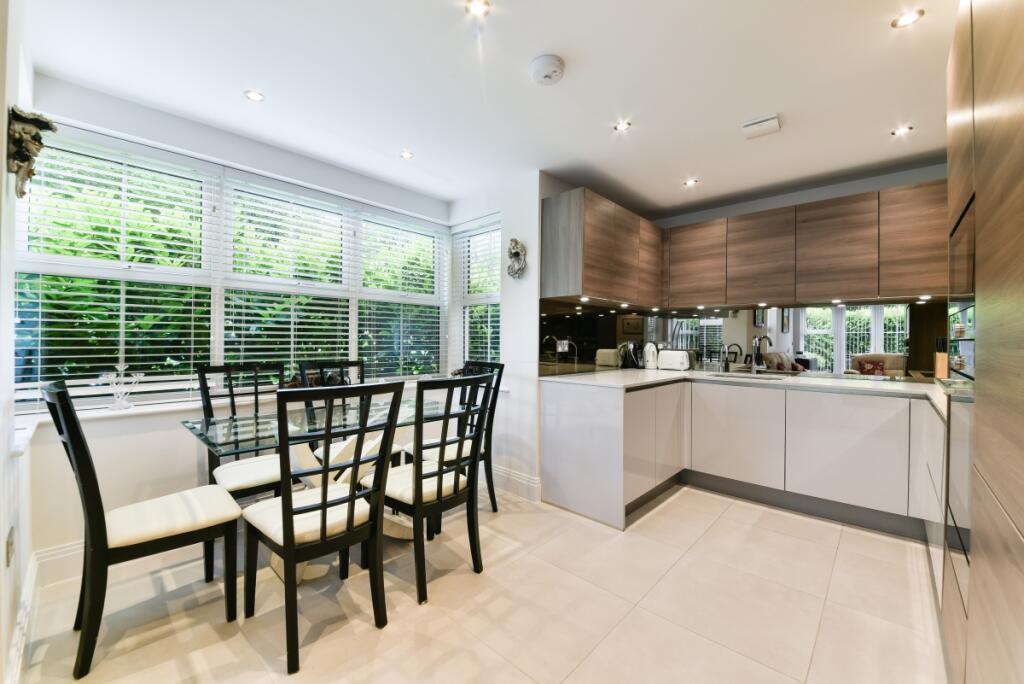 Apartment in Harrow - View 5