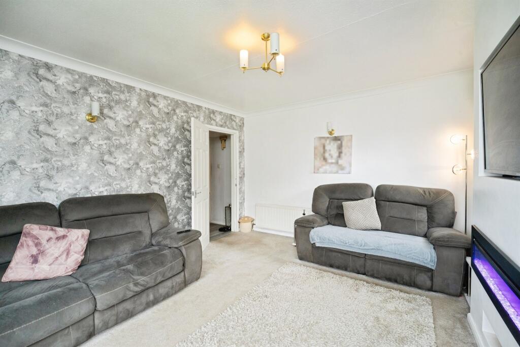 Cliffe View, Allerton, Bradford photo 3