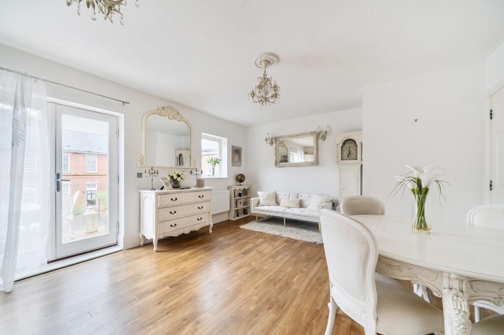 Apartment in Kingston upon Thames - More