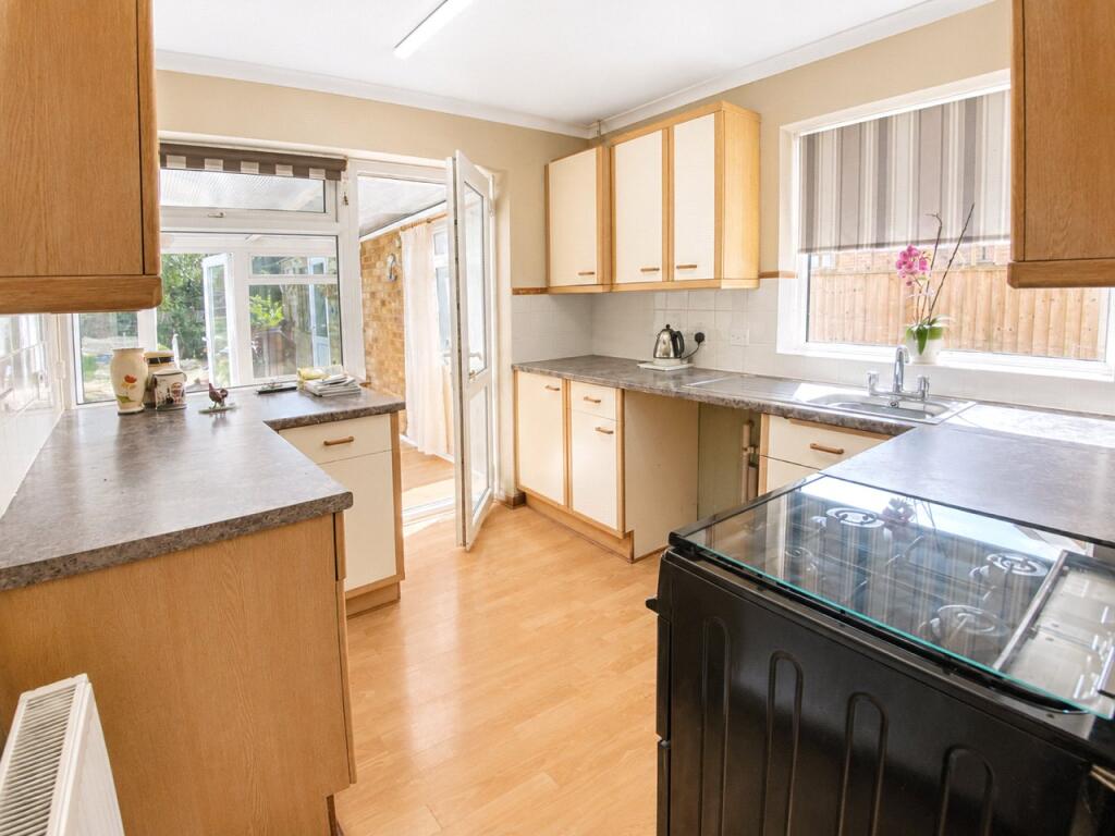 Caburn Way, Hailsham, East Sussex, BN27 photo 2