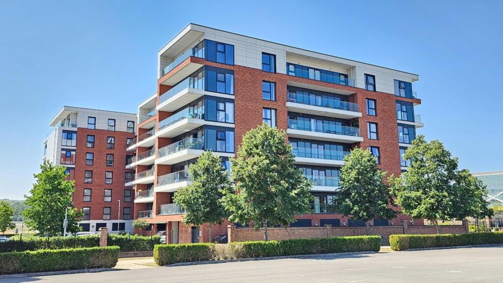 Main image of property: Flat 19 Southmead House, Kingman Way, Berkshire, RG14 7FY