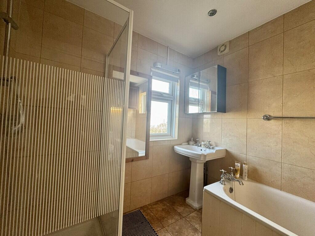 House in Harrow - View 5