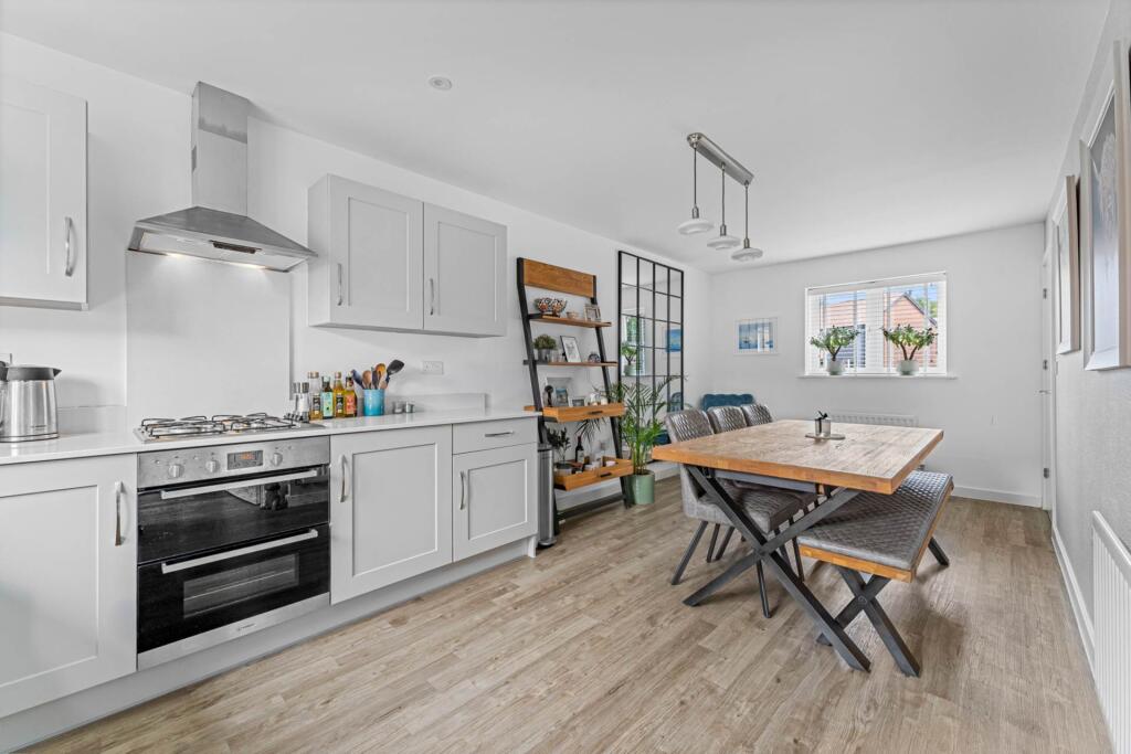 House in Henley on Thames, Highlands Park, Rotherfield Greys - View 3