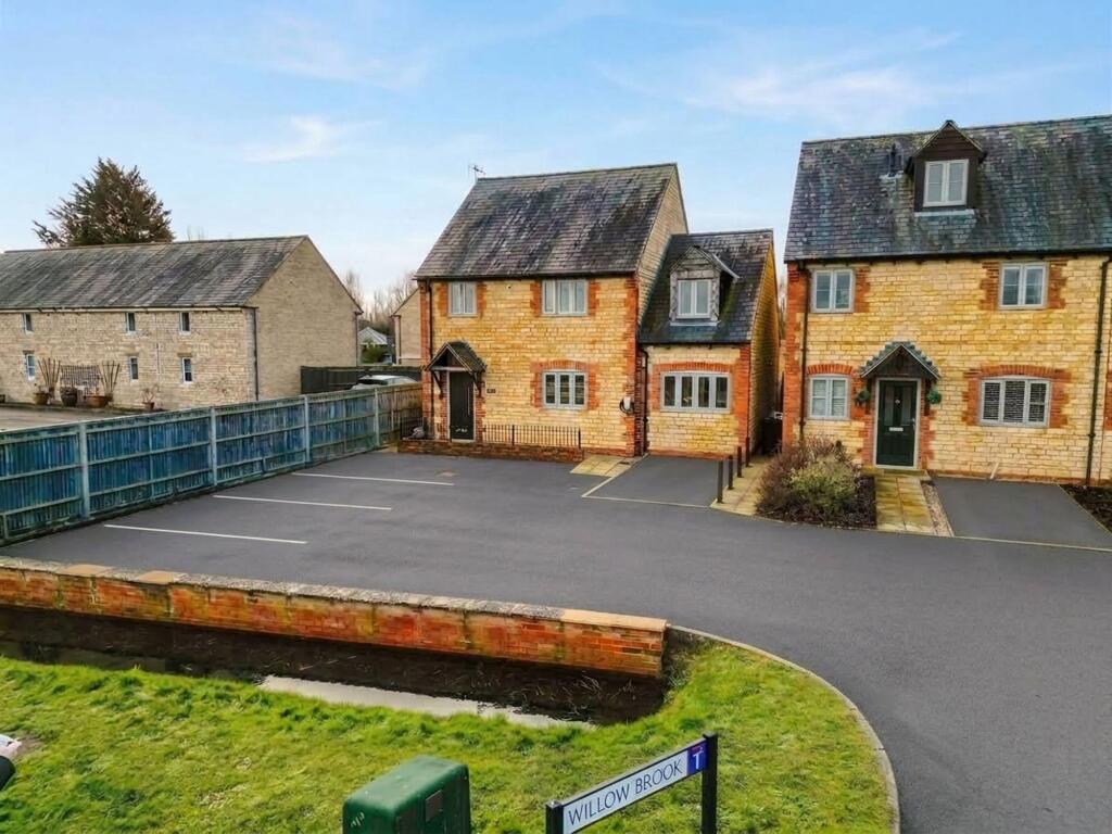 Main image of property: Ploughley Road, Lower Arncott, OX25