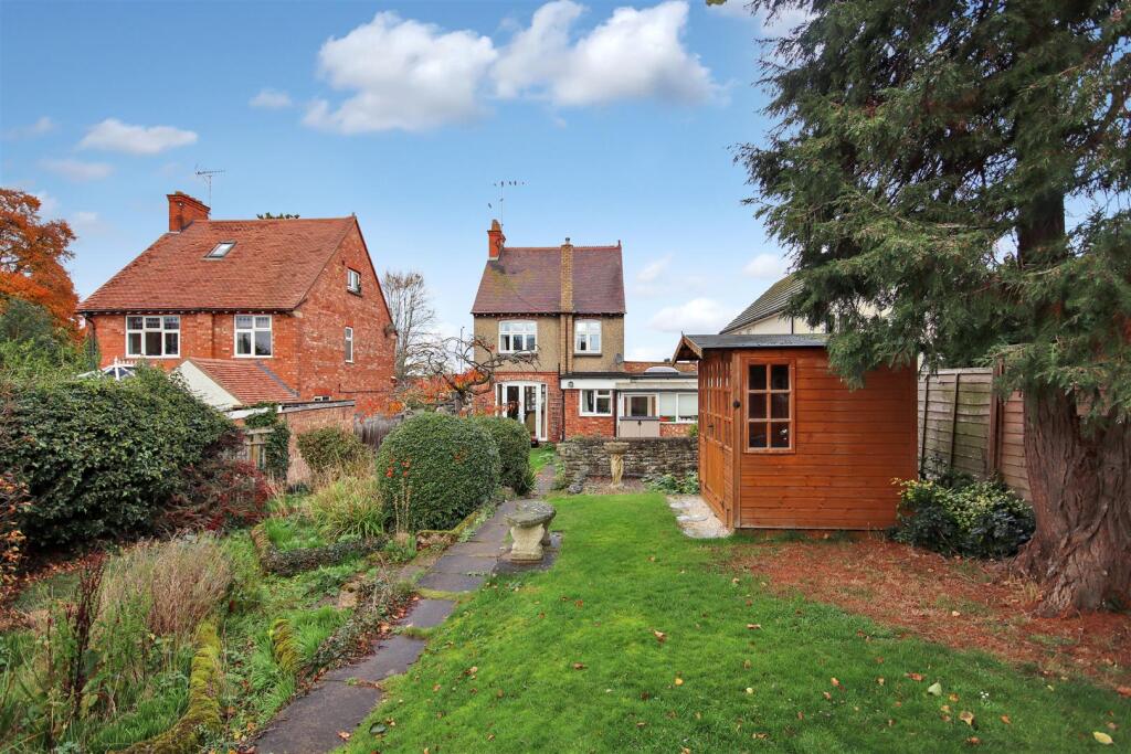 House in Rushden, North Northamptonshire - View 2