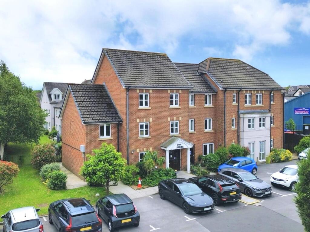 1-bed house on Plymouth Road, Penarth, £135,000