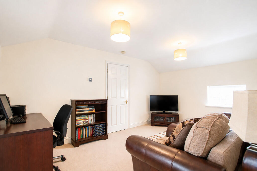Apartment in East Hertfordshire, Ware - View 5