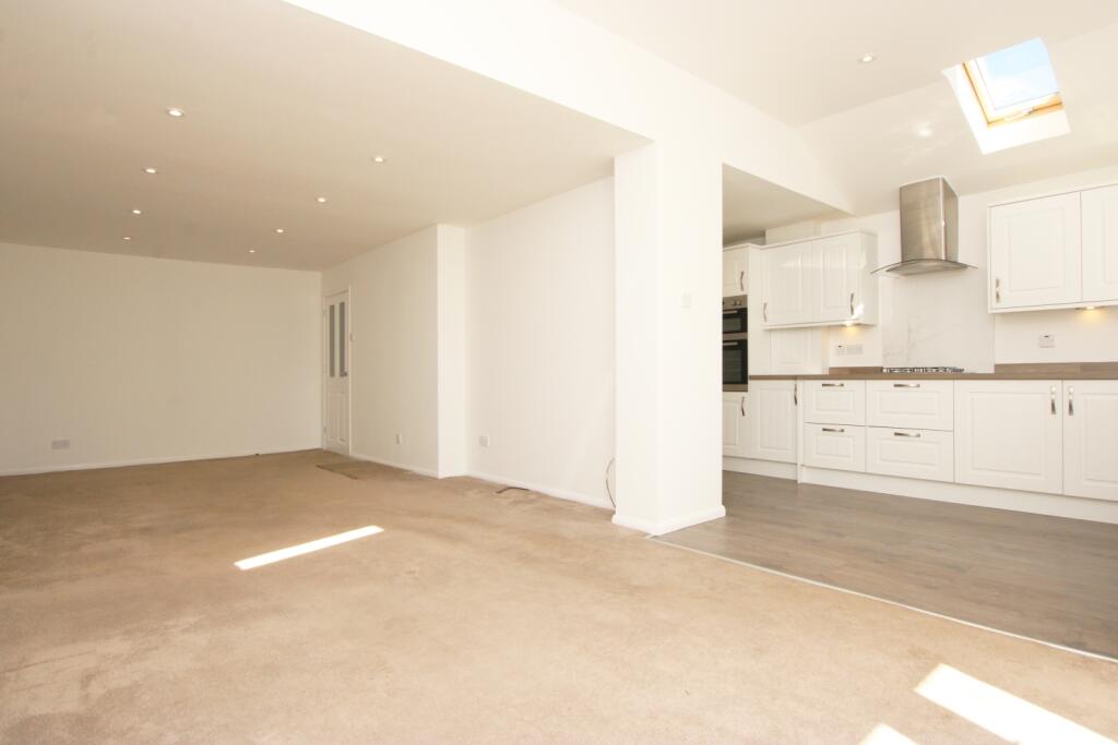 Bracken Close, Kettering, Northamptonshire, NN16 photo 3