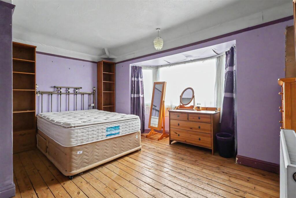 House in Nottingham, Woodthorpe - More