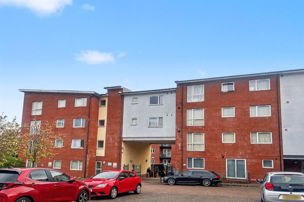 Apartment in Birmingham, Calthorpe Fields - More