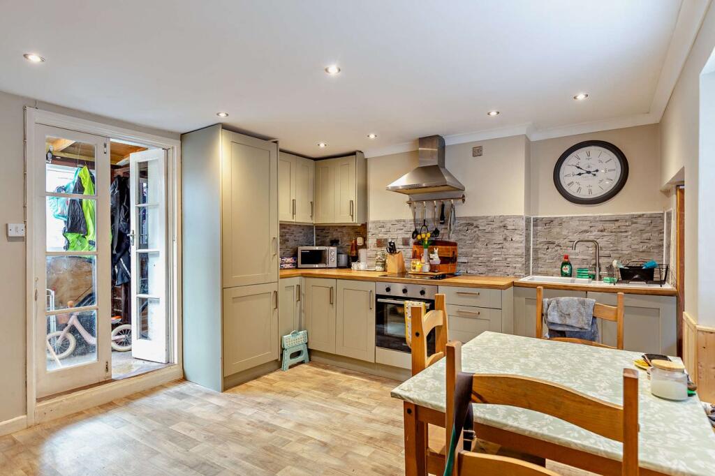 House in Taunton - View 4