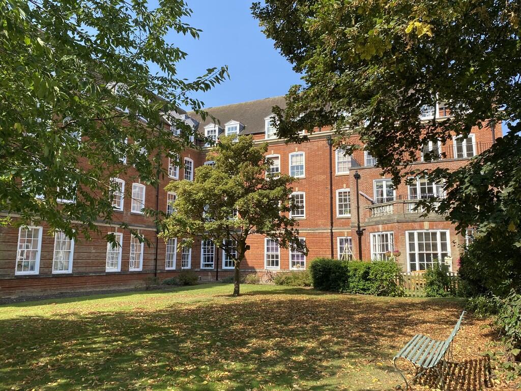 2-bed flat on Thomas Wyatt Close, Norwich, £150,000