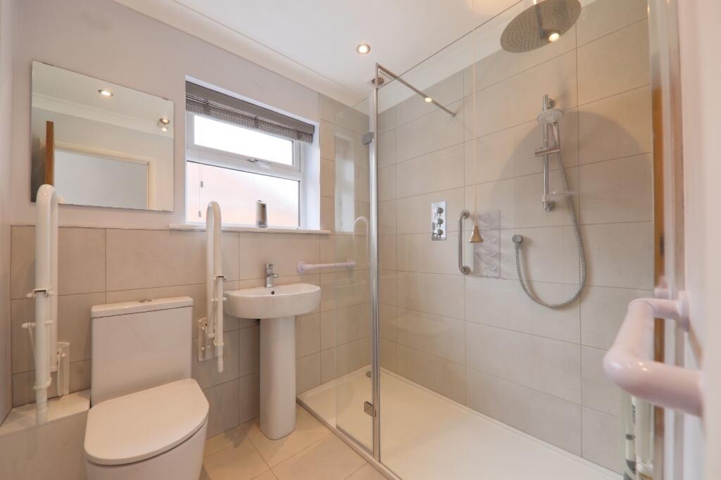 House in Elloughton - More