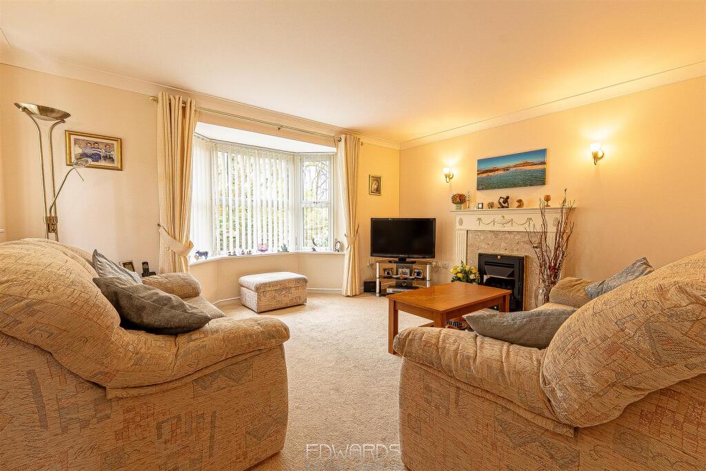 Egdon Close, Ferndown photo 4