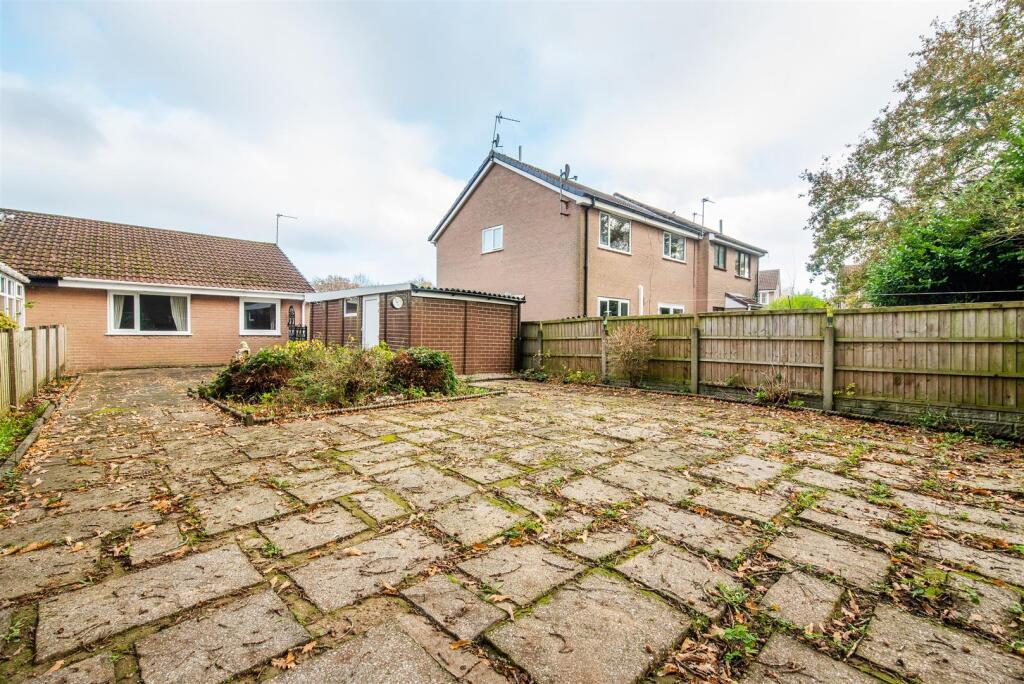 Oak Croft, Clayton-Le-Woods, Chorley photo 2