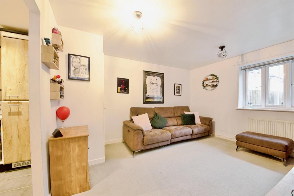 Apartment in Watford - View 4