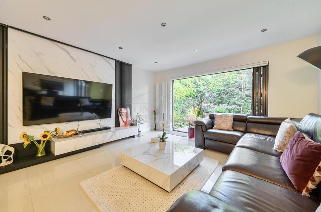 House in Harrow - View 4