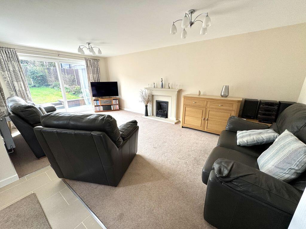 House in Nuneaton and Bedworth, Warwickshire - View 4