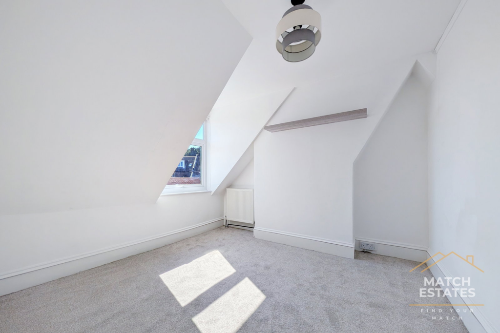 House in Folkestone, Lynwood - More
