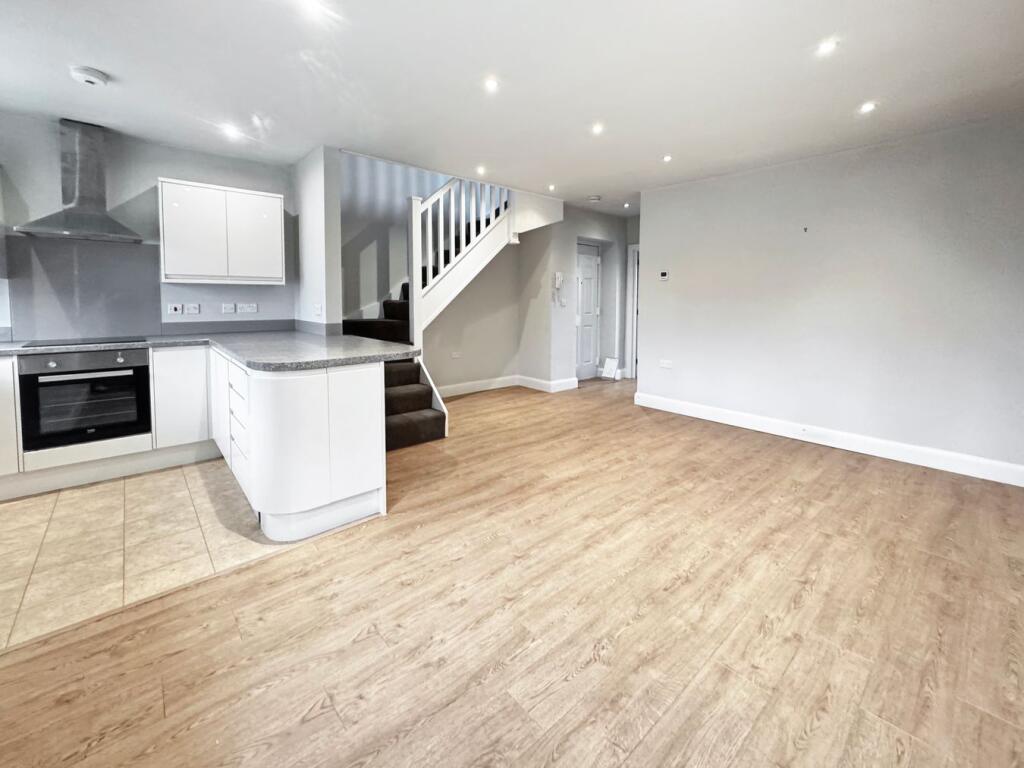 Apartment in Hemel Hempstead - View 2