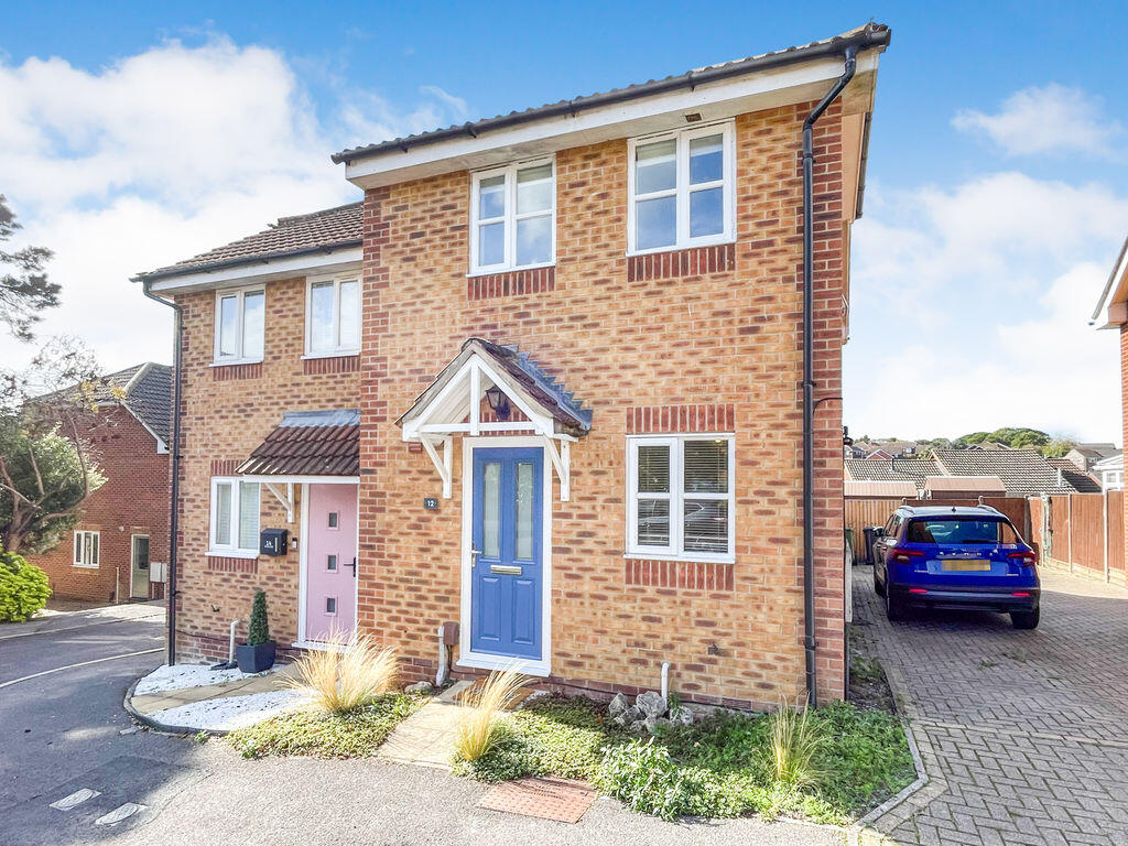 2-bed semi-detached on Sunnyfield Rise, Bursledon, Southampton , £279,950