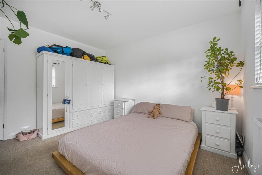 Laburnum Avenue, Baglan, SA12 photo 4