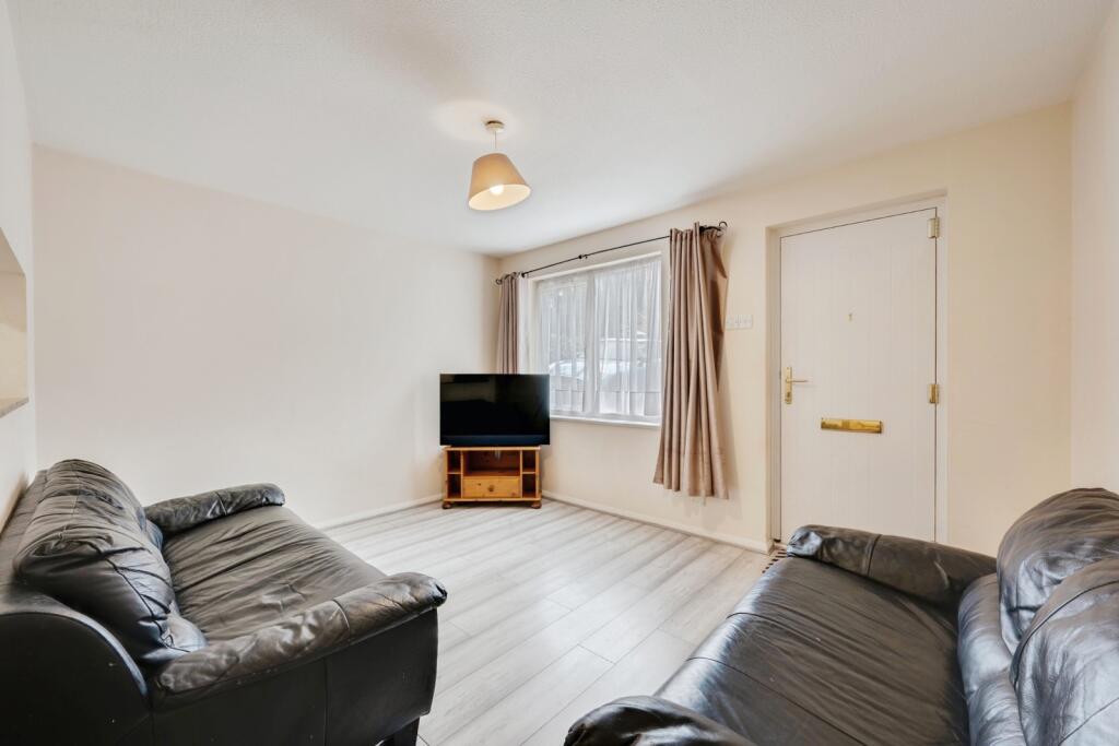 Apartment in Sutton - View 2