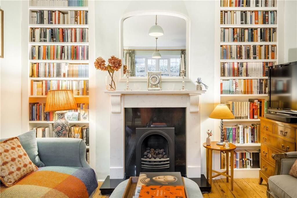Apartment in London, Mortlake - View 2