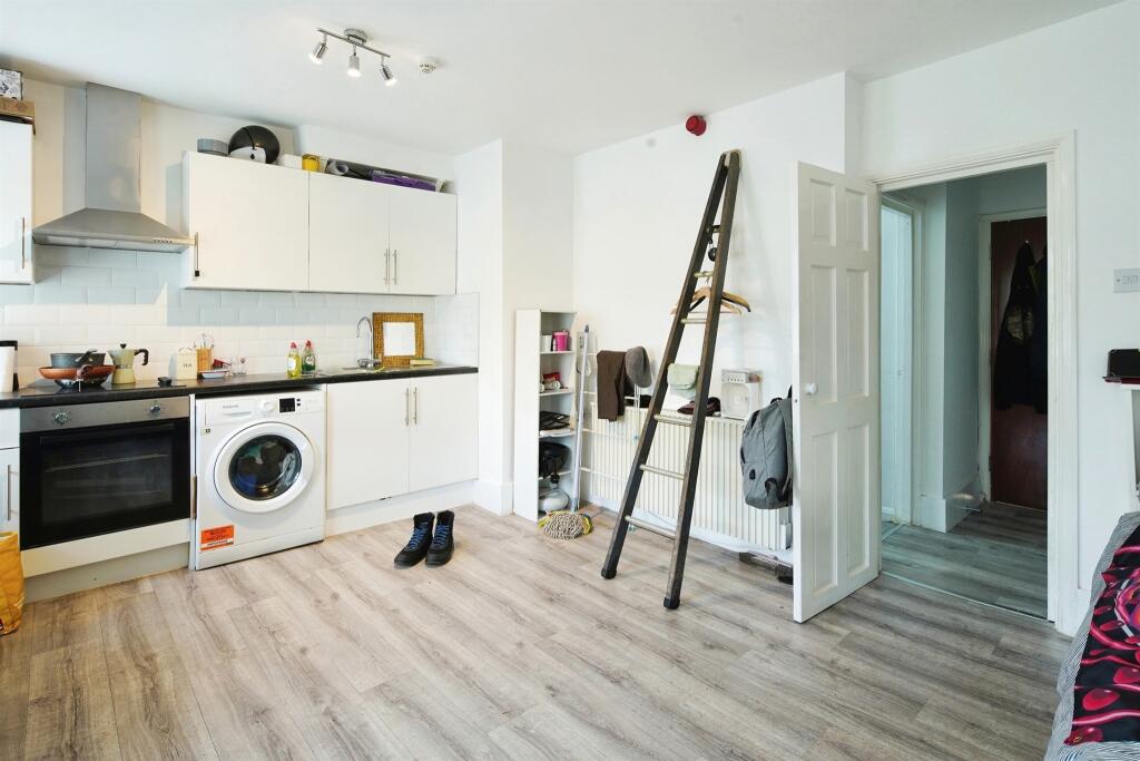 Apartment in Brighton - View 2