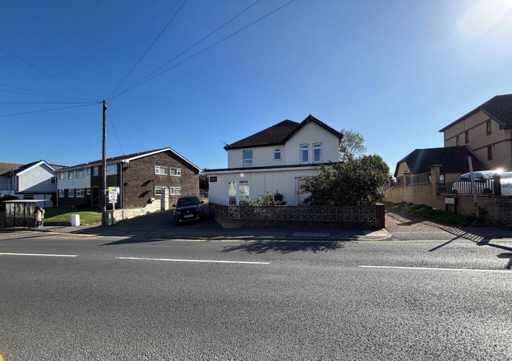 Main image of property: Flat 6 Rostrevor Court, 96 Sandown Road, Sandown, Isle Of Wight, PO36 9JX