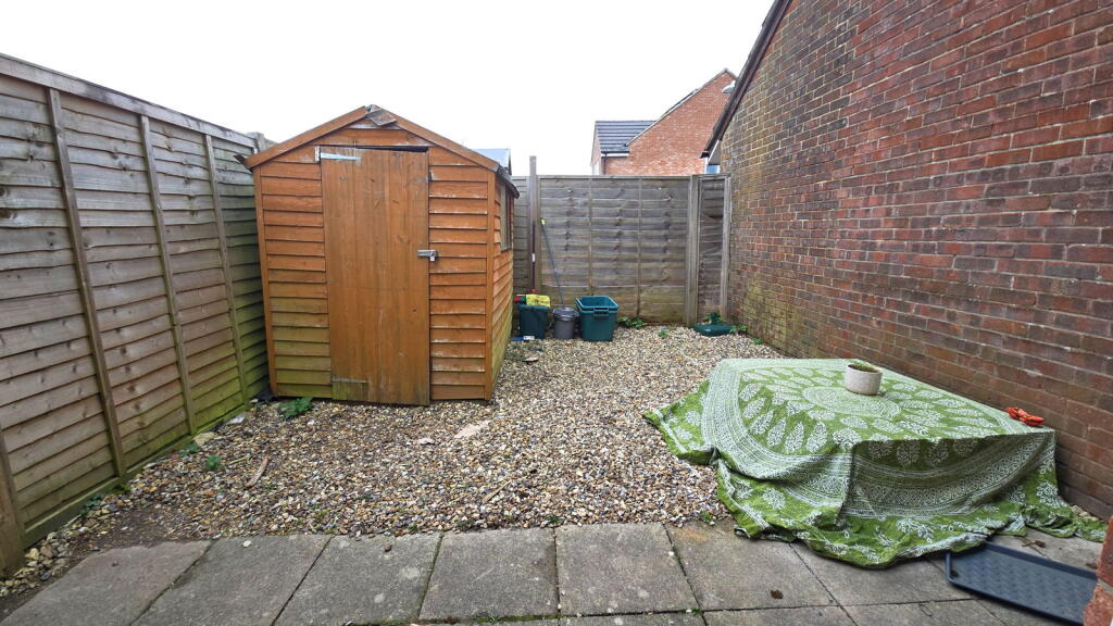 Robertson Close, Newbury, RG14 7SQ - More