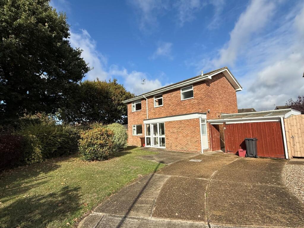 3-bed detached on Baynards Crescent, Kirby Cross, £395,000