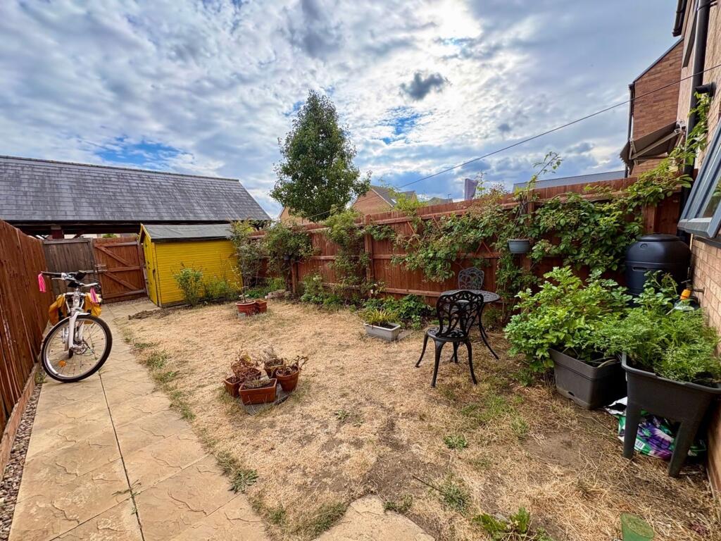 House in Milton Keynes, Brooklands, Broughton and Milton Keynes - View 5