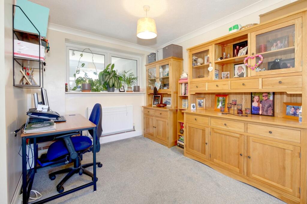 House in Wealden, Hailsham - More