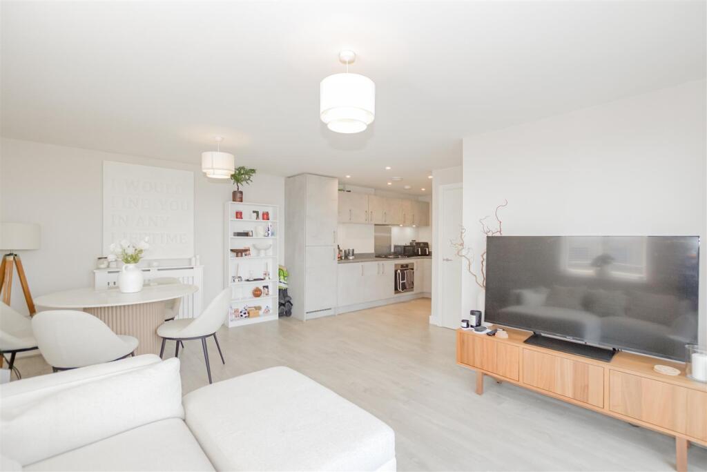 Apartment in London, Foots Cray Estate, North Cray - View 5