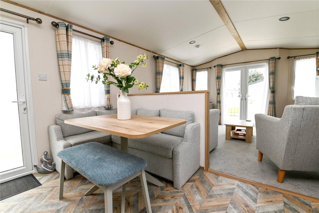 House in New Forest, New Milton - More