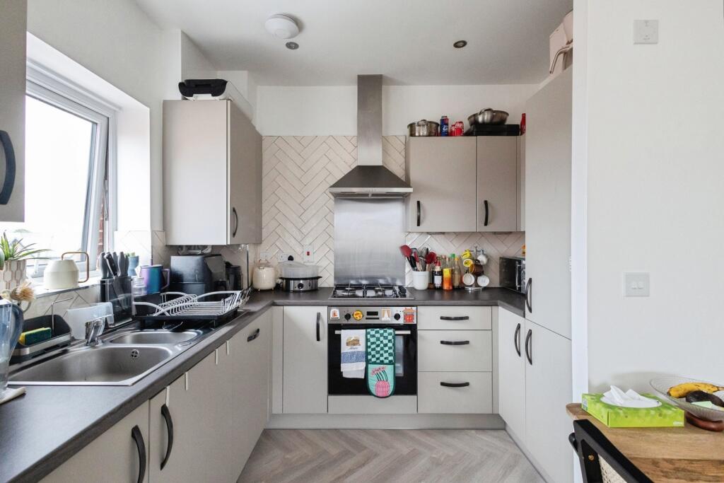 Apartment in Tameside, Greater Manchester - View 5