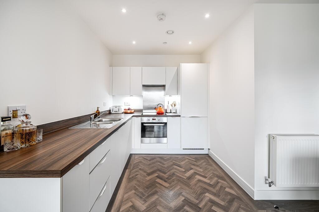 Apartment in Southall - More
