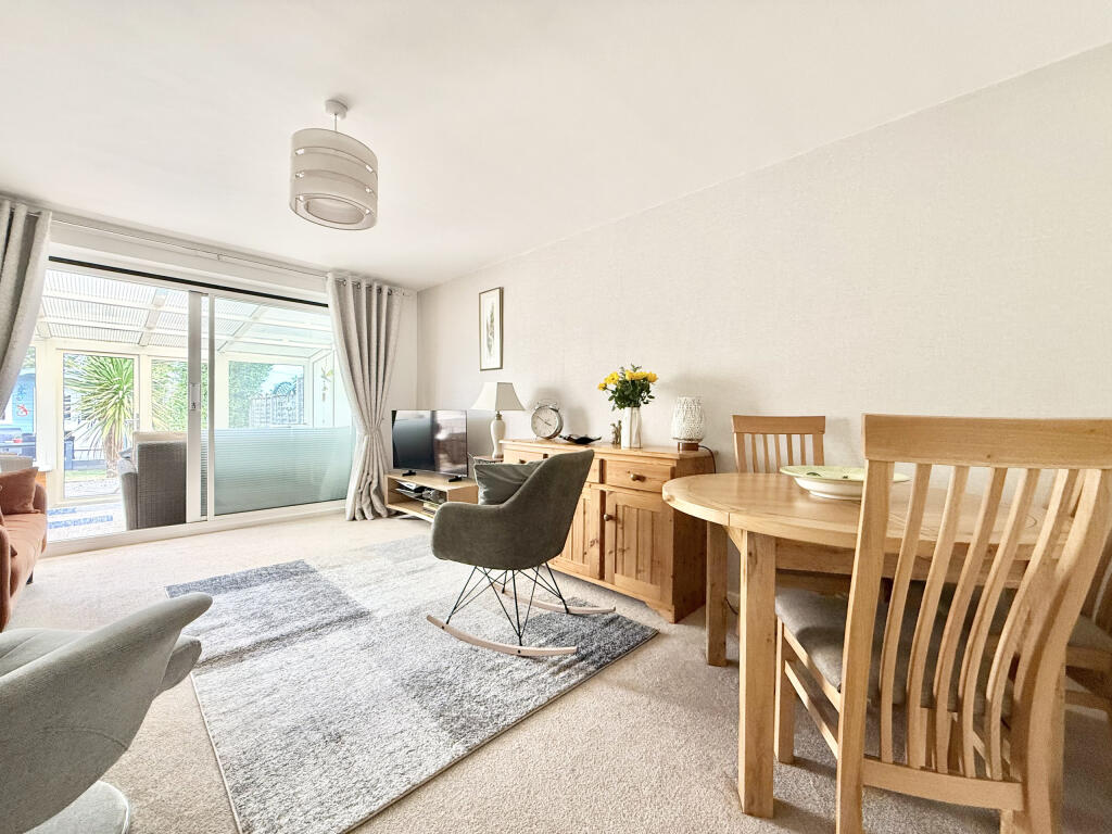 Heatherdown Way, West Moors, Ferndown, Dorset, BH22 photo 3