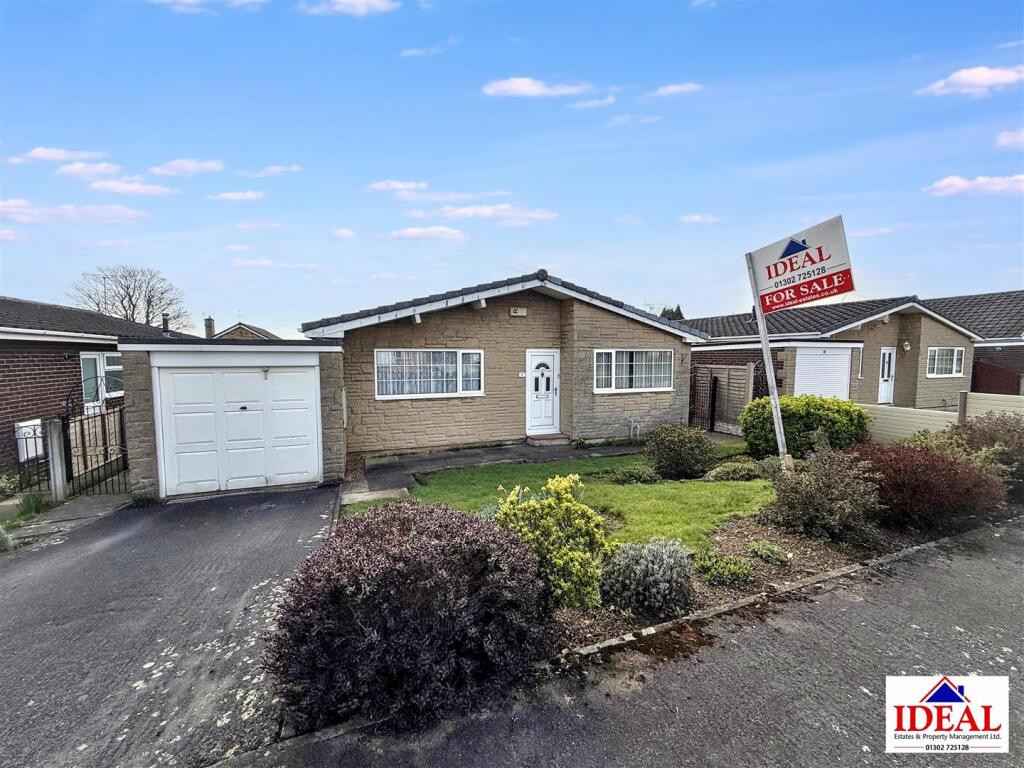 3-bed detached on Harmby Close, Skellow, Doncaster, £215,000